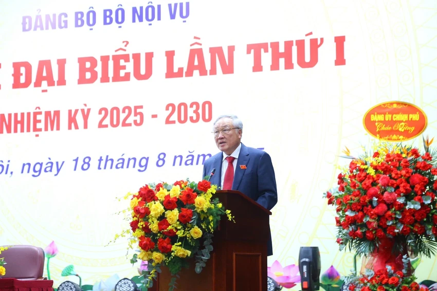 pho-thu-tuong-bo-noi-vu-tap-trung-nghien-cuu-tieu-chi-phuong-phap-danh-gia-can-bo.jpg