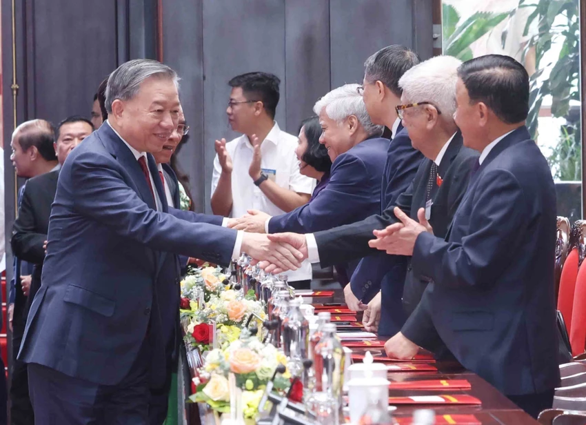 tong-bi-thu-chia-se-ve-dinh-huong-lua-chon-nhan-su-cho-dai-hoi-xiv-cua-dang-3.jpg