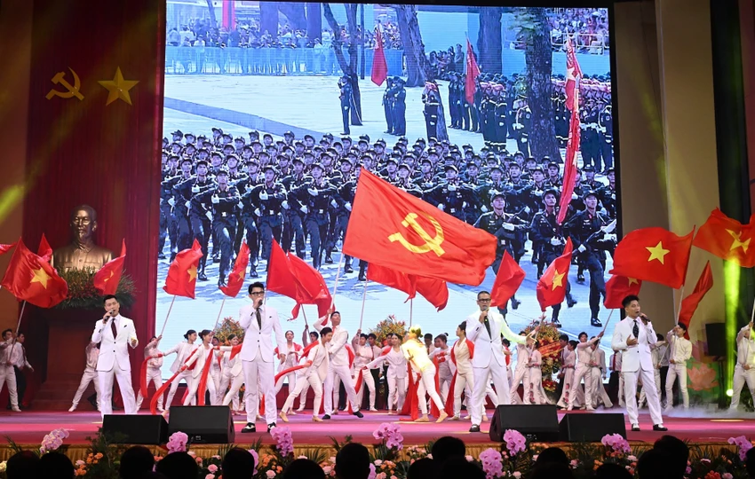 tong-bi-thu-chinh-phu-cac-thoi-ky-da-ben-bi-dap-nen-cho-su-chuyen-minh-cua-dat-nuoc-1.jpg
