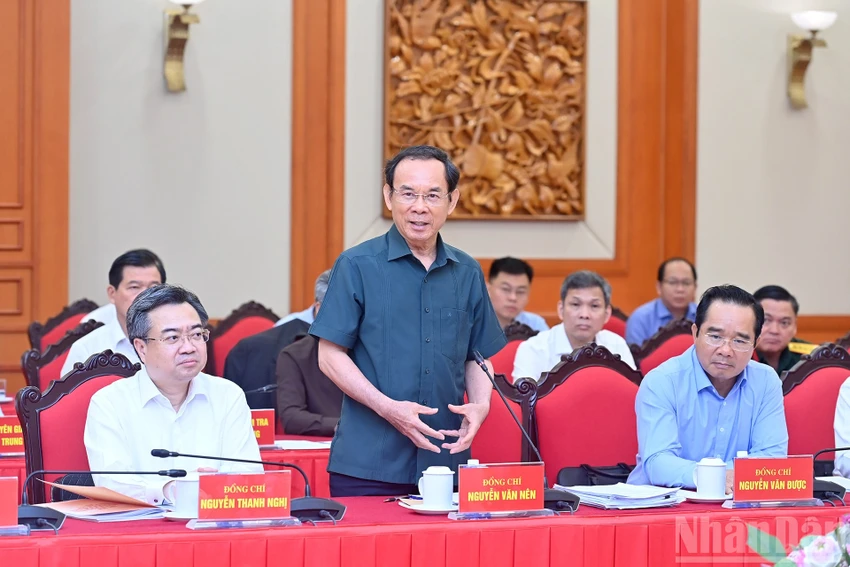 tong-bi-thu-chu-tri-cuoc-lam-viec-cua-bo-chinh-tri-voi-ban-thuong-vu-thanh-uy-ha-noi-va-tp-hcm-4.jpg