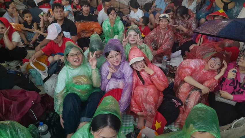 1-dong-nguoi-doi-mua-cho-xem-tong-hop-luyen-dieu-binh-dieu-hanh.jpg
