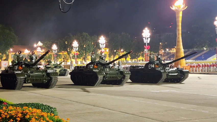 1-khoi-xe-tang-thiet-giap.jpg