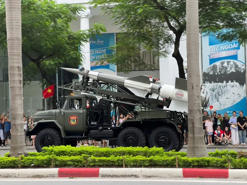 dan-khi-tai-bat-dai-di-chuyen-a80-10.jpg