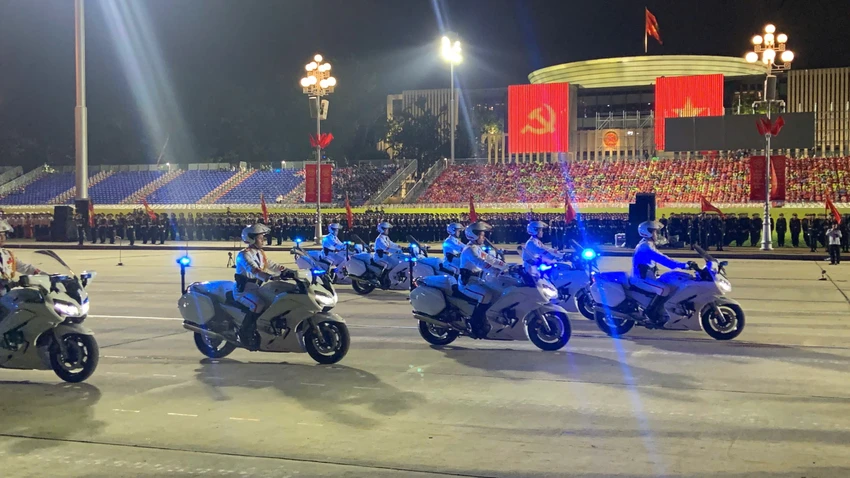 doan-xe-bao-ve-lanh-dao-cap-cao-2.jpg