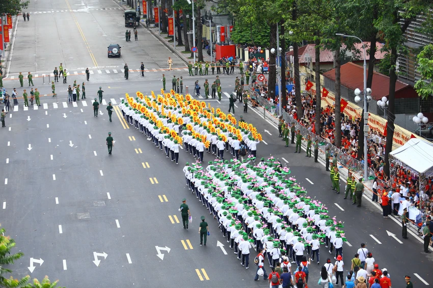 phi-hung-cac-khoi-vao-trong.jpg