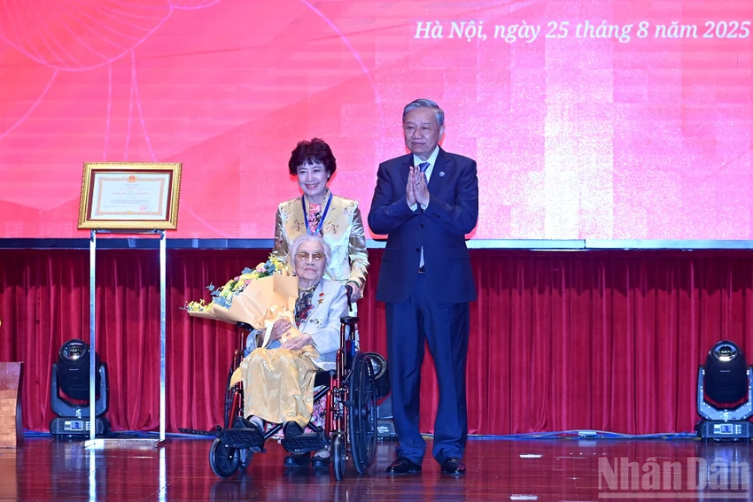 tong-bi-thu-nguyen-thi-binh.jpg