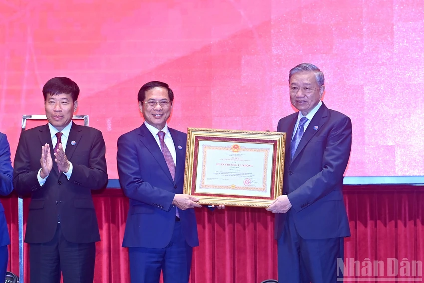tong-bi-thu-to-lam-noi-ve-su-menh-lich-su-cua-ngoai-giao-viet-nam-2.jpg