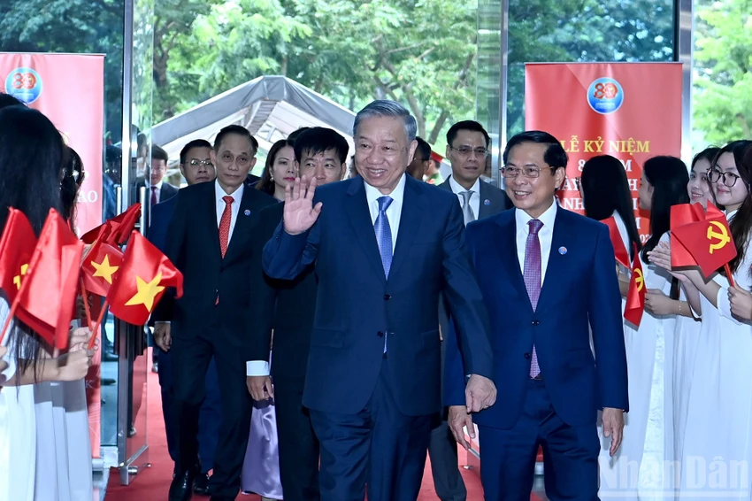 tong-bi-thu-to-lam-noi-ve-su-menh-lich-su-cua-ngoai-giao-viet-nam.jpg