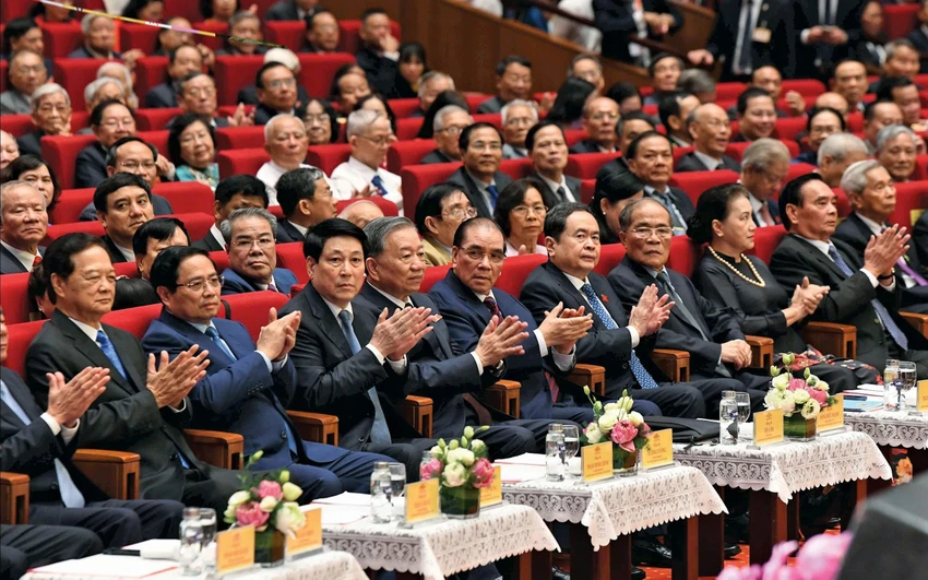 1-tong-bi-thu-to-lam-gap-mat-gan-2-000-dai-bieu-quoc-hoi-qua-cac-thoi-ky.jpg