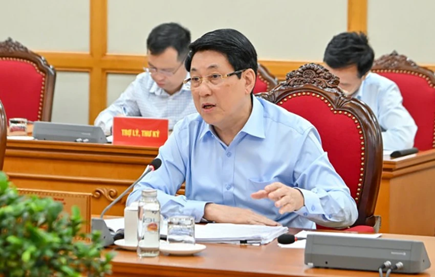 bo-chinh-tri-cho-y-kien-ve-bao-cao-chinh-tri-de-an-nhan-su-cua-tp-hue-cao-bang-2.jpg