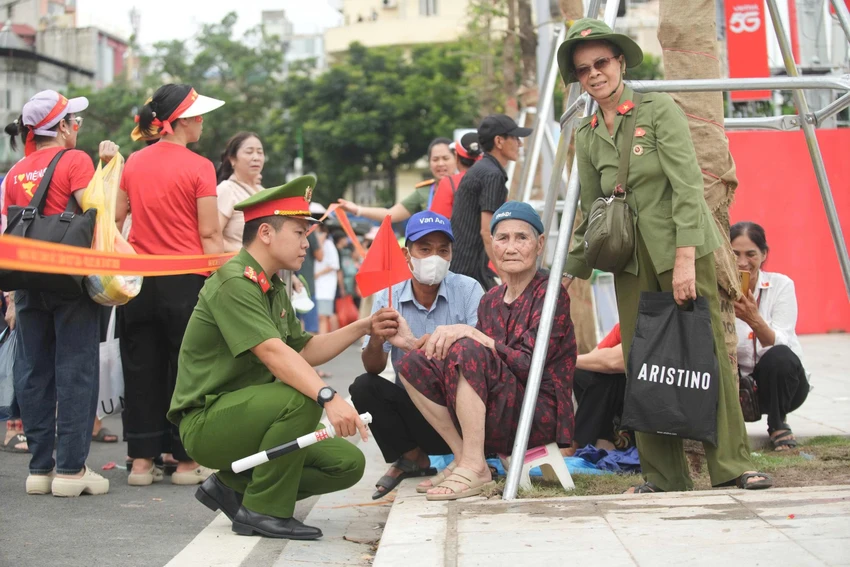 A80-Ngay-30-8-le-dieu-binh-dieu-hanh-phi-hung-4.jpg