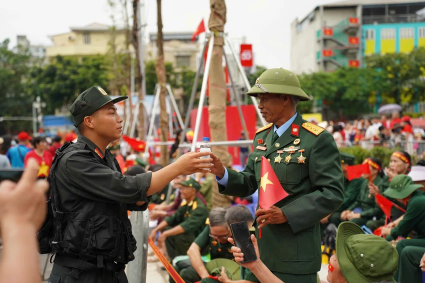 A80-Ngay-30-8-le-dieu-binh-dieu-hanh-phi-hung-7.jpg