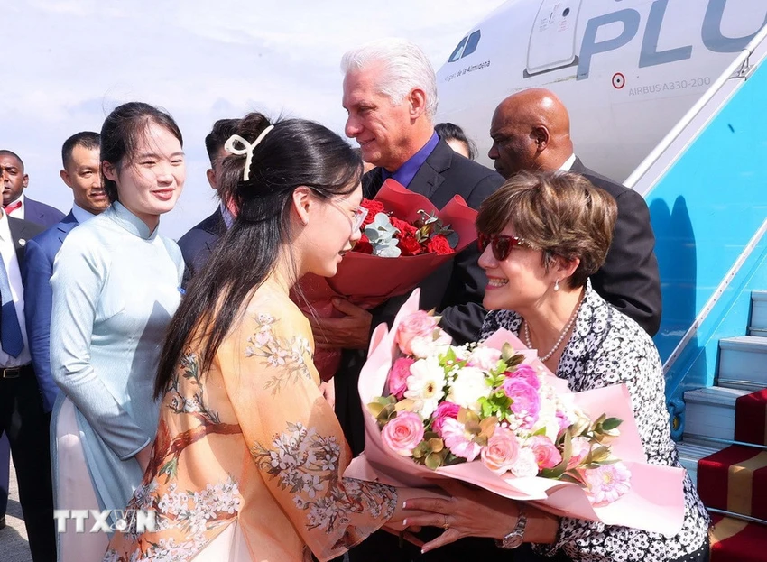 bi-thu-thu-nhat-chu-tich-nuoc-cuba-va-phu-nhan-den-ha-noi-bat-dau-tham-cap-nha-nuoc-2.jpg