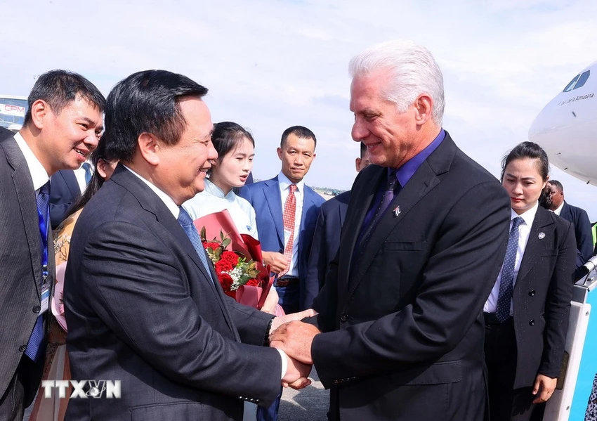 bi-thu-thu-nhat-chu-tich-nuoc-cuba-va-phu-nhan-den-ha-noi-bat-dau-tham-cap-nha-nuoc-3.jpg