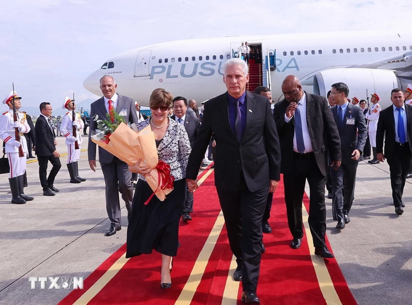 bi-thu-thu-nhat-chu-tich-nuoc-cuba-va-phu-nhan-den-ha-noi-bat-dau-tham-cap-nha-nuoc-.jpg