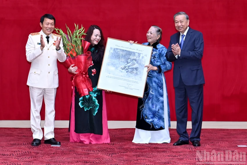 tong-bi-thu-du-le-truy-tang-danh-hieu-ahllvtnd-cho-thuong-tuong-bui-thien-ngo-1.jpg