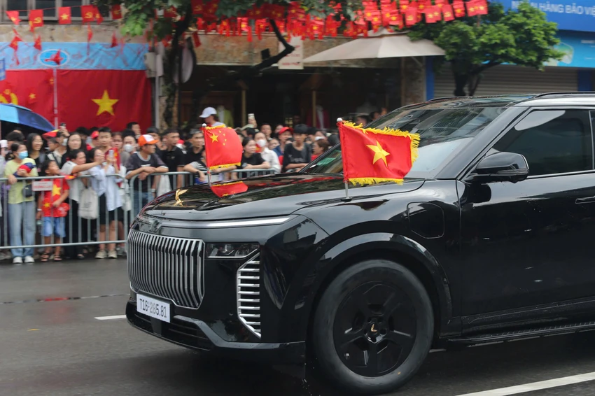 A80-dai-le-dieu-binh-dieu-hanh-anh-ngoc-4.jpg