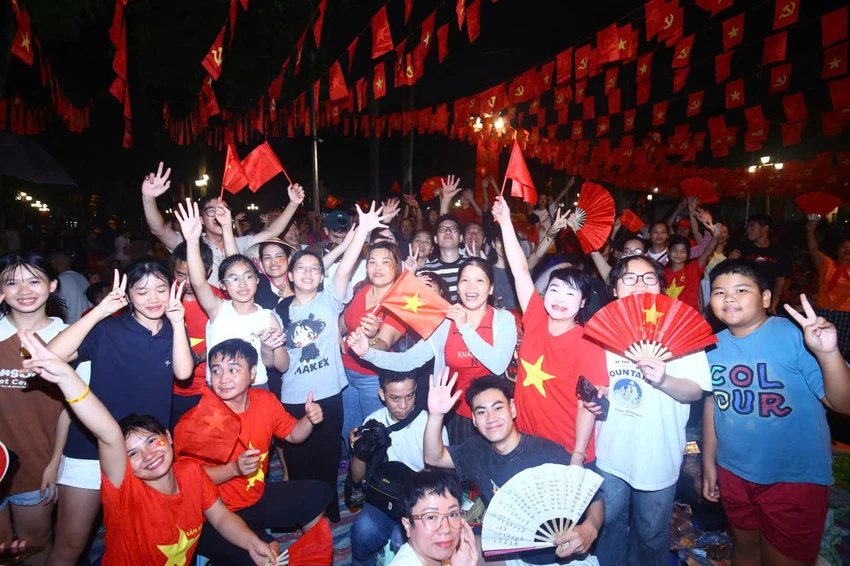 A80-dai-le-dieu-binh-dieu-hanh-phi-hung-1.jpg