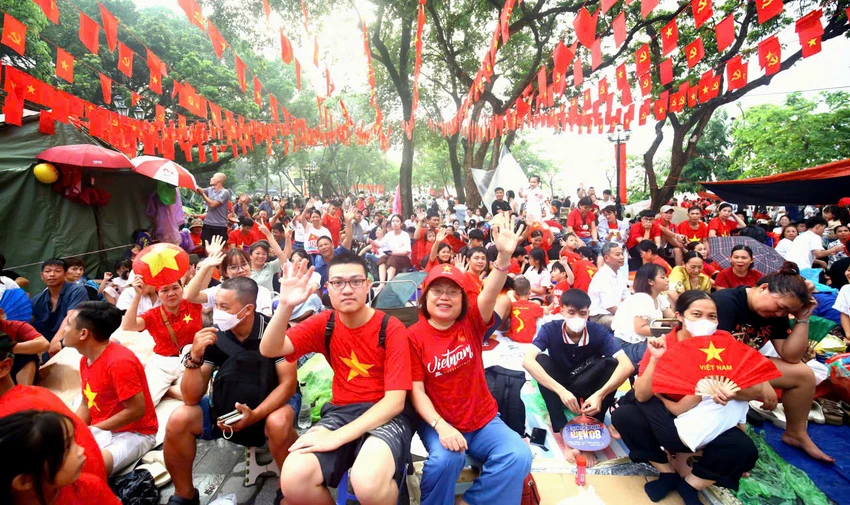 A80-dai-le-dieu-binh-dieu-hanh-phi-hung-thanh-nien-1.jpg