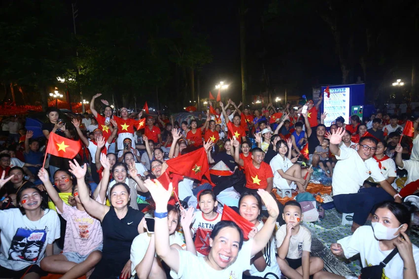 A80-dai-le-dieu-binh-dieu-hanh-phi-hung-thanh-nien-2.jpg