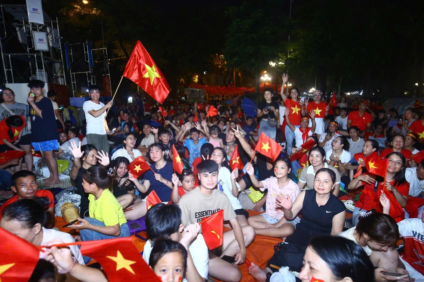 A80-dai-le-dieu-binh-dieu-hanh-phi-hung-thanh-nien-3.jpg
