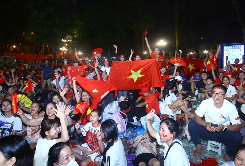 A80-dai-le-dieu-binh-dieu-hanh-phi-hung-thanh-nien-4.jpg