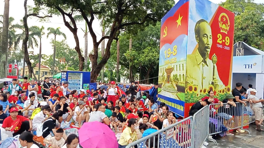 A80-dai-le-dieu-binh-dieu-hanh-phi-hung1-4.jpg