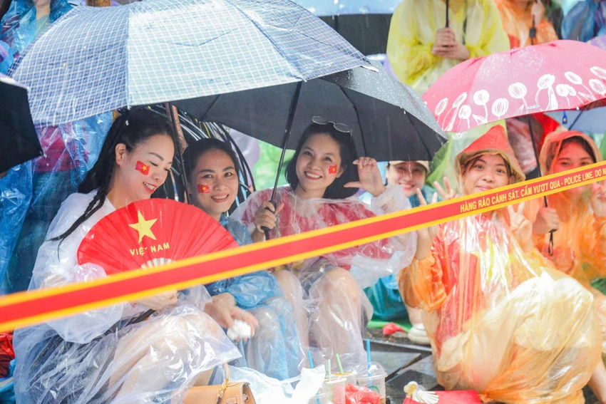 A80-dai-le-dieu-binh-dieu-hanh-tien-oanh-trang-thi-ba-trieu-hai-ba-trung-12.jpg