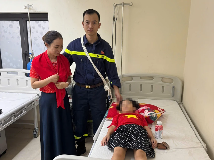 Hành động đẹp của các chiến sĩ Công an TP Hà Nội tại A80