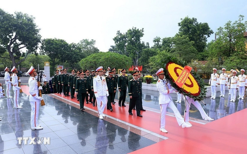 lanh-dao-dang-nha-nuoc-vao-lang-vieng-anh-hung-liet-si-3.jpg