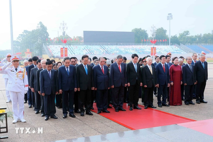 lanh-dao-dang-nha-nuoc-vao-lang-vieng-chu-tich-ho-chi-minh-nhan-dip-80-nam-quoc-khanh-2.jpg