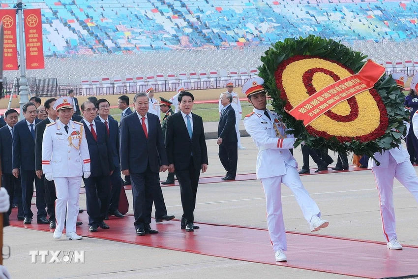 lanh-dao-dang-nha-nuoc-vao-lang-vieng-chu-tich-ho-chi-minh-nhan-dip-80-nam-quoc-khanh-6.jpg
