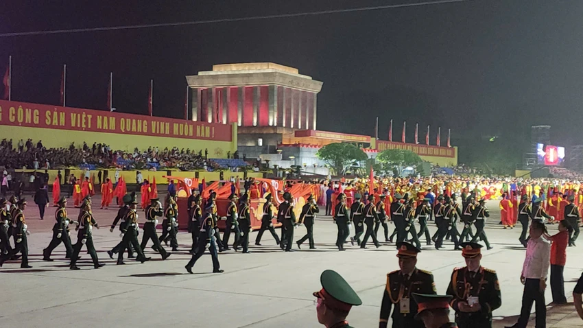 A80-dai-le-dieu-binh-dieu-hanh-dang-trung-4.jpg