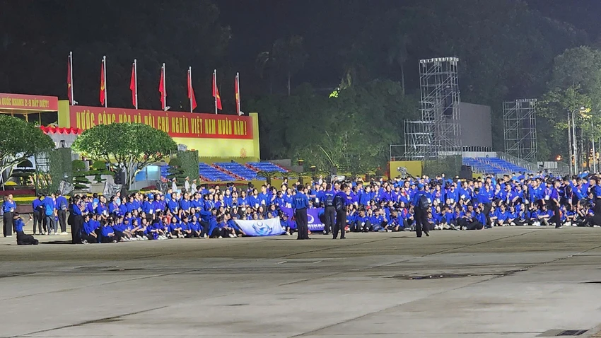 A80-dai-le-dieu-binh-dieu-hanh-dang-trung-quang-truong-1.jpg