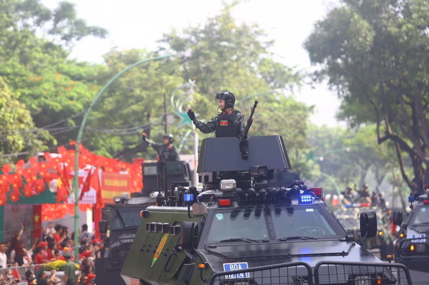 A80-dai-le-dieu-binh-dieu-hanh-phi-hung-26.jpg