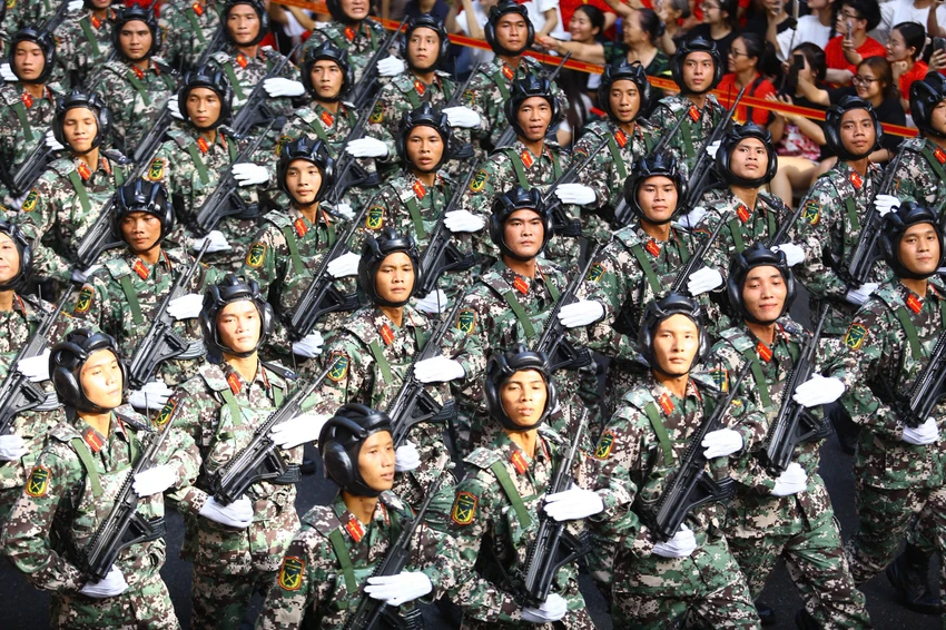 A80-dai-le-dieu-binh-dieu-hanh-phi-hung-27.jpg