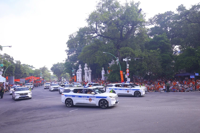 A80-dai-le-dieu-binh-dieu-hanh-phi-hung-4.jpg