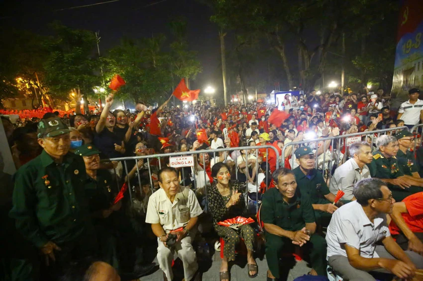 A80-dai-le-dieu-binh-dieu-hanh-phi-hung-giao-luu-1.jpg