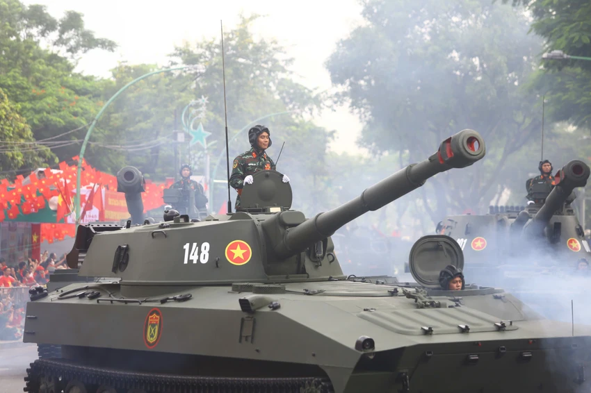 A80-dai-le-dieu-binh-dieu-hanh-phi-hung-xe-tang-7.jpg