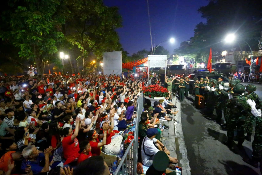 A80-dai-le-dieu-binh-dieu-hanh-phi-hung1.jpg