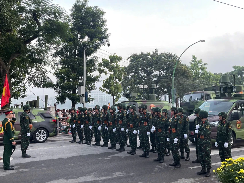 A80-dai-le-dieu-binh-dieu-hanh-viet-thinh-giao-luu-2.jpg