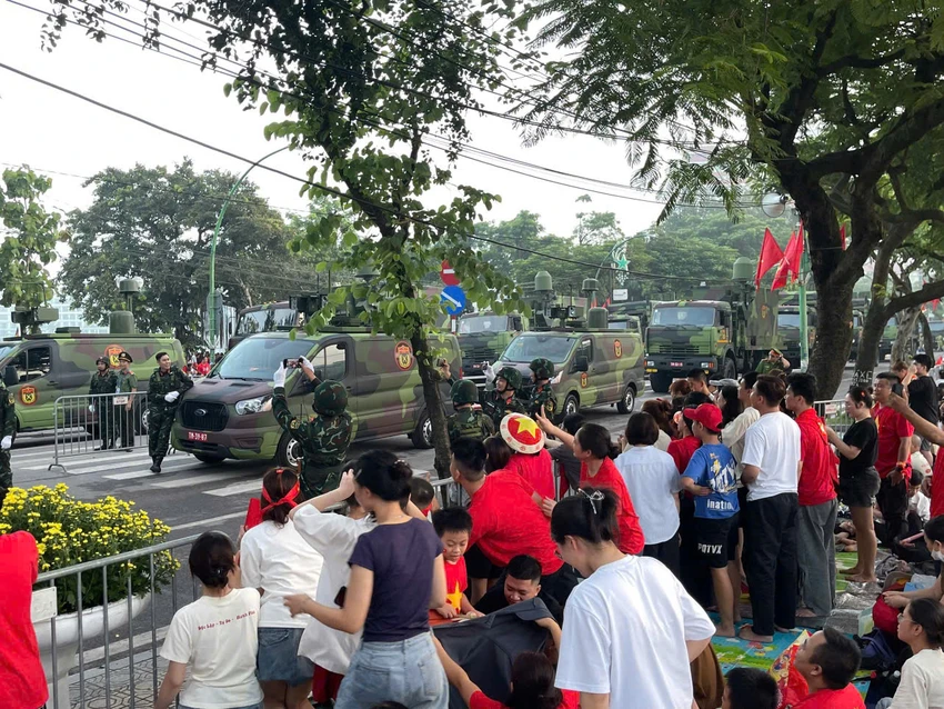 A80-dai-le-dieu-binh-dieu-hanh-viet-thinh-giao-luu-3.jpg