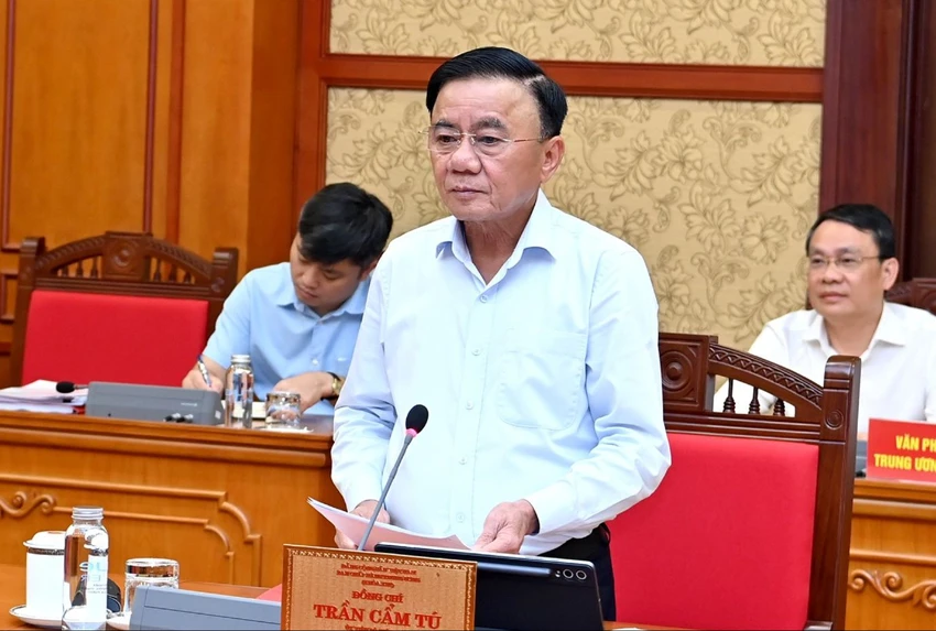 thuong-truc-ban-bi-thu-tran-cam-tu-lam-viec-voi-3-dia-phuong-ve-phuong-an-nhan-su.jpg