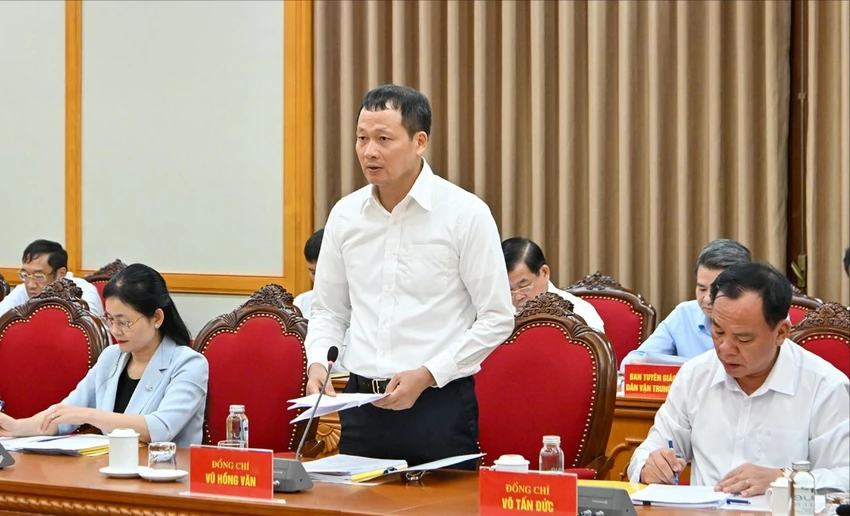 bo-chinh-tri-lam-viec-voi-thuong-vu-tinh-uy-6-tinh-ve-van-kien-va-phuong-huong-nhan-su-dai-hoi-DONG-NAI.jpg