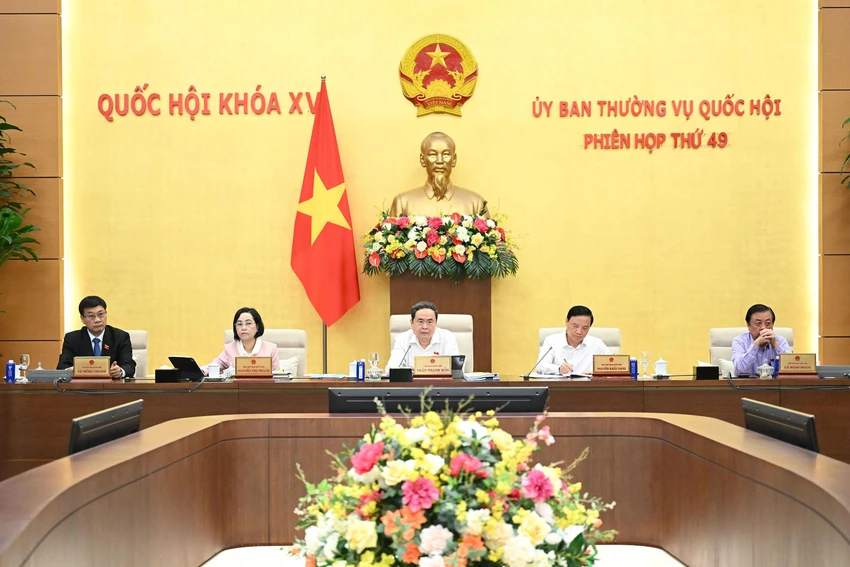 chu-tich-quoc-hoi-khong-the-tuyen-vien-chuc-vao-la-o-trong-bo-may-suot-doi.jpg