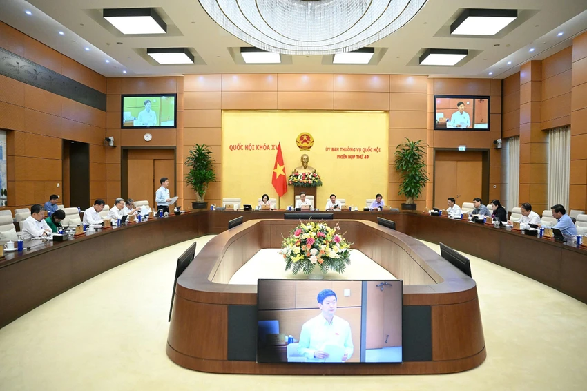 hoa-xv-la-nhiem-ky-dau-tien-quoc-hoi-to-chuc-cac-ky-hop-bat-thuong-1.jpg