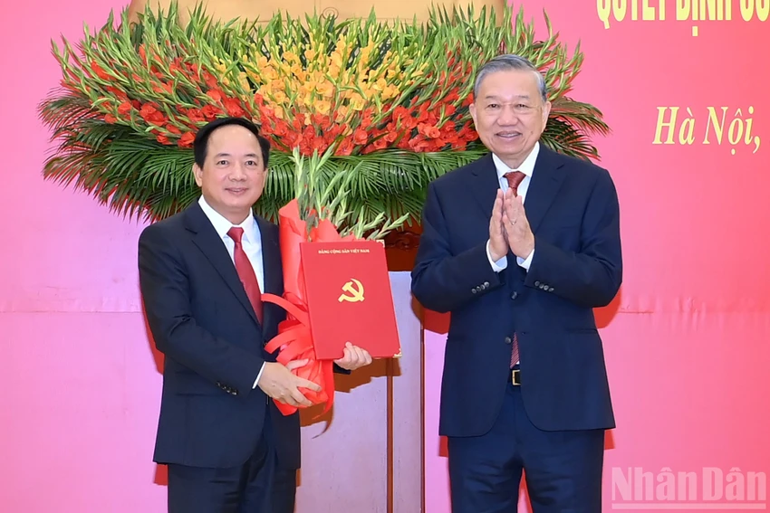 tong-bi-thu-to-lam-bo-chinh-tri-da-xem-xet-than-trong-dam-bao-on-dinh-phat-trien-doi-ngu-can-bo-cap-cao-trinh-van-quyet.jpg