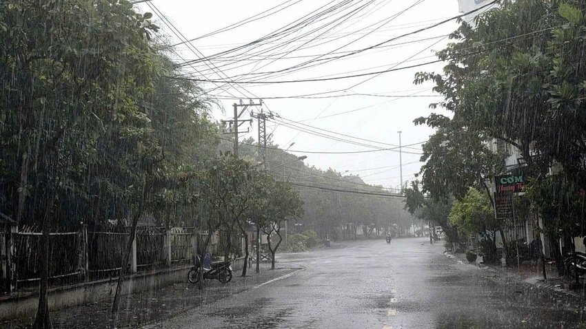 mua-lon-bao-so-13-quy-nhon-huynh-hai.jpg
