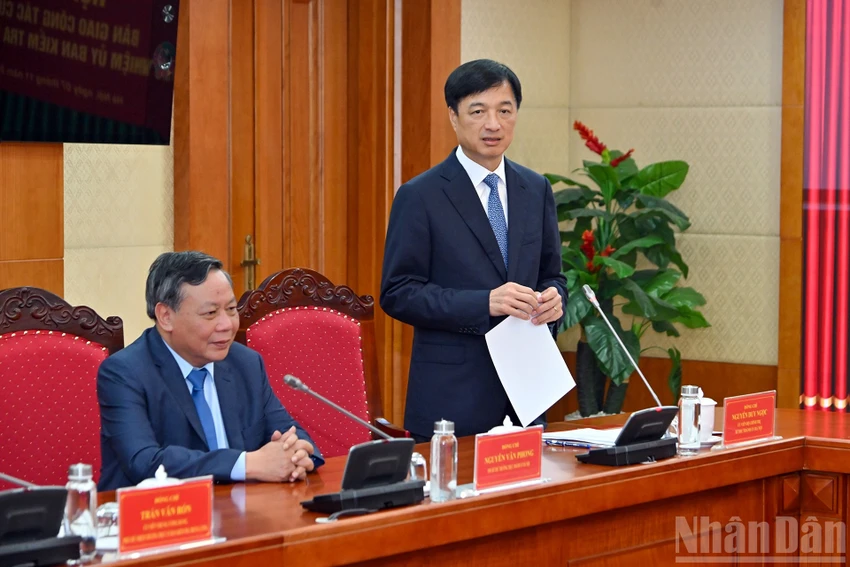 ban-giao-cong-tac-cua-chu-nhiem-uy-ban-kiem-tra-trung-uong-nguyen-duy-ngoc.jpg
