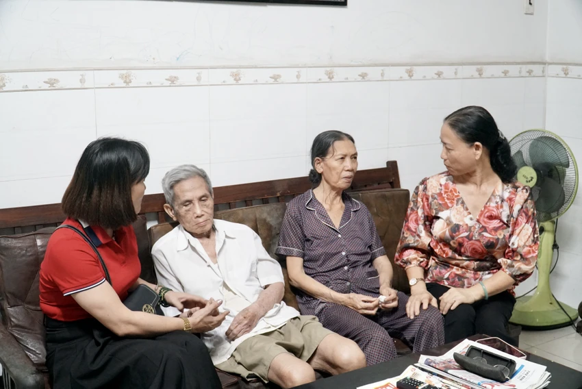 xe-ca-phe-va-nghi-luc-vuon-len-kho-khan-cua-chi-hoa-kieu-diem-3.JPG